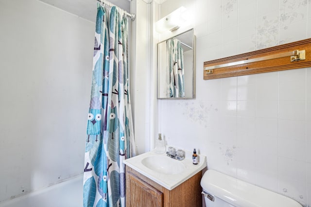 bathroom featuring toilet, shower / tub combo, and vanity
