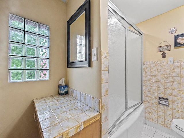 2595 Carver Ave E, Maplewood, MN 55119 - full bathroom featuring toilet, tile patterned flooring, and enclosed tub / shower combo