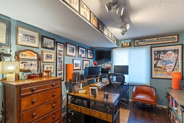 2915 Alvarado Ln N, Plymouth, MN 55447 - office space with wood finished floors and a textured ceiling