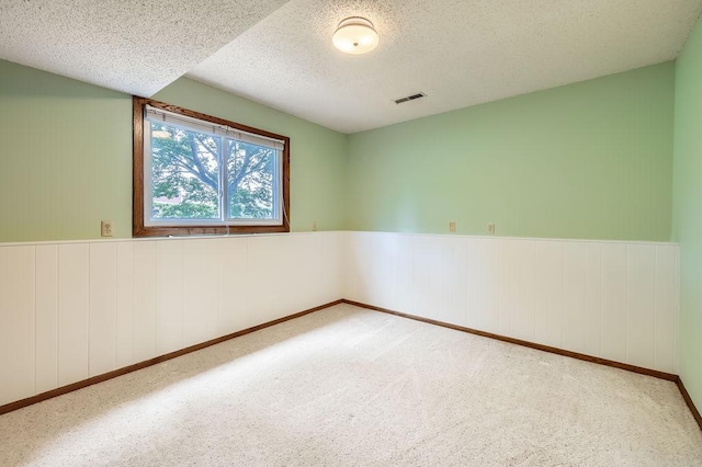 211 Mckinley St, Anoka, MN 55303 - carpeted spare room featuring a textured ceiling and wainscoting