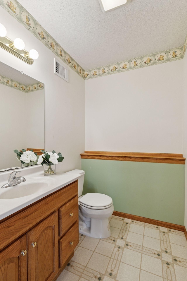 34115 Malmberg Ave, Chisago Lake Twp, MN 55045 - bathroom featuring vanity and a textured ceiling