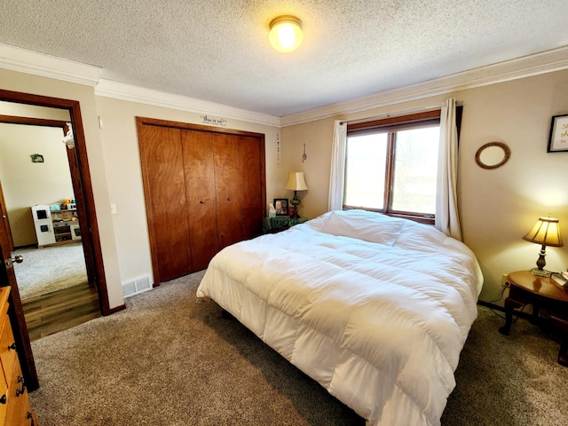 2805 Brookview Dr, Burnsville, MN 55337 - carpeted bedroom with visible vents, a closet, crown molding, and a textured ceiling
