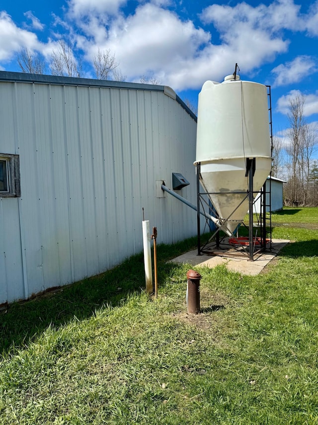 view of outdoor structure