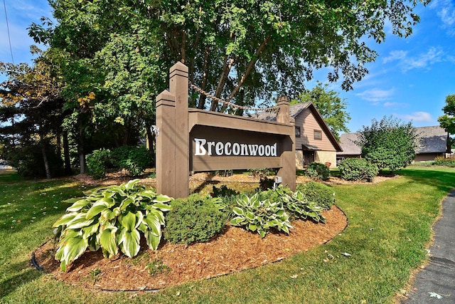 community sign with a lawn