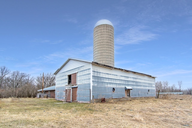 view of pole building with a lawn
