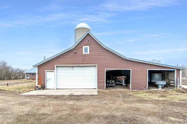 view of detached garage