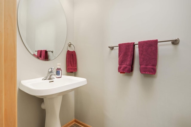 13775 54th Ave N, Plymouth, MN 55446 - bathroom featuring a sink