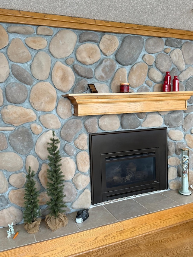 details featuring a glass covered fireplace