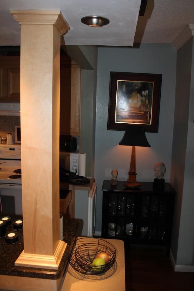 dining area featuring crown molding