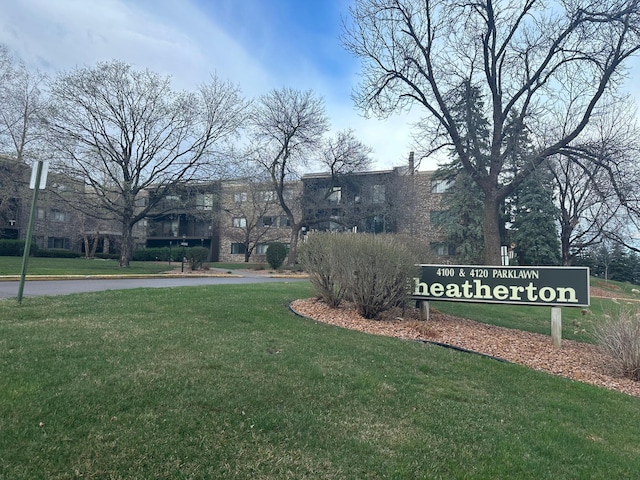 4120 Parklawn Ave Unit 134, Edina, MN 55435 - community / neighborhood sign with a lawn