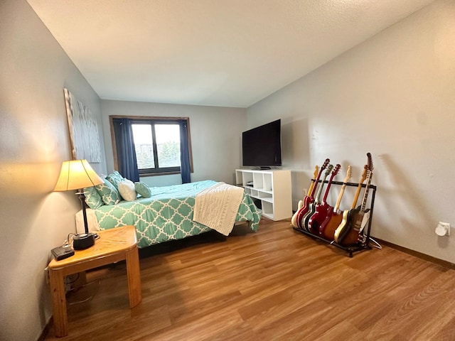 4120 Parklawn Ave Unit 134, Edina, MN 55435 - bedroom featuring wood finished floors and baseboards