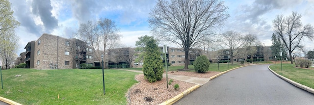 4120 Parklawn Ave Unit 134, Edina, MN 55435 - surrounding community featuring a yard