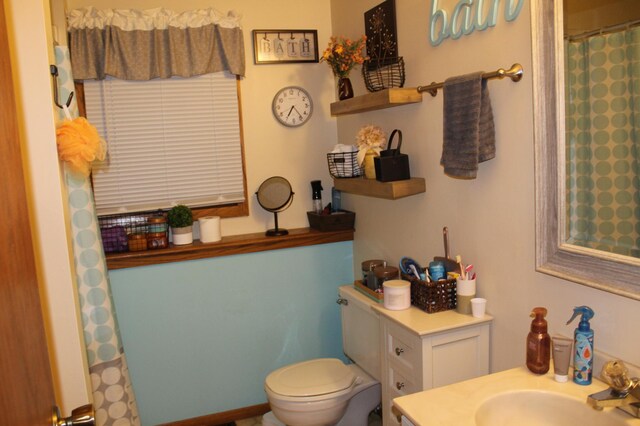 100 Park Rd, Staples, MN 56479 - full bath with toilet, vanity, and a shower with curtain