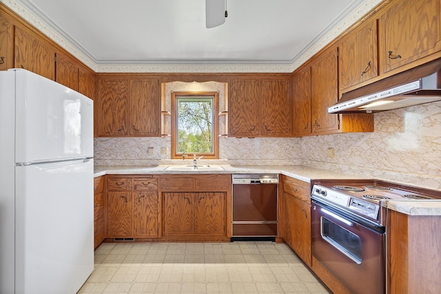 kitchen with freestanding refrigerator, stainless steel electric range oven, dishwashing machine, a sink, and light flooring