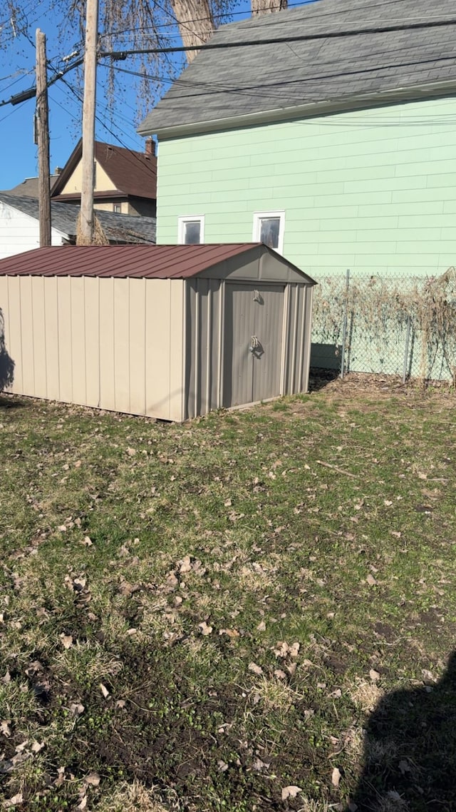 view of yard with an outdoor structure and a shed