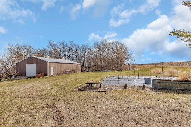 view of yard featuring an outdoor structure and a pole building