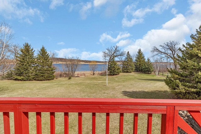 view of yard featuring a water view