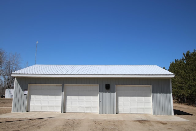 view of detached garage