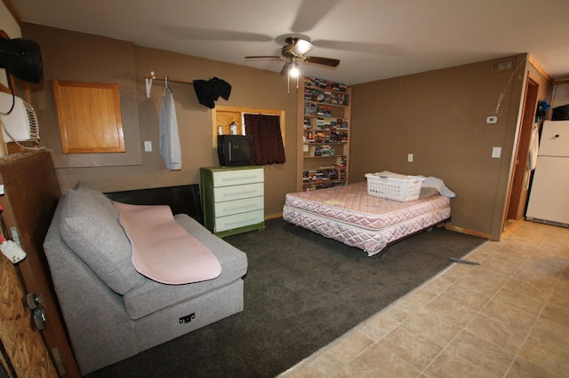 bedroom featuring visible vents, a ceiling fan, freestanding refrigerator, and light colored carpet