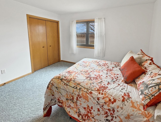 bedroom featuring baseboards, carpet floors, and a closet