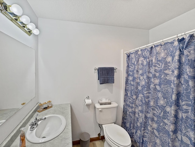 full bath with toilet, vanity, a textured ceiling, and curtained shower
