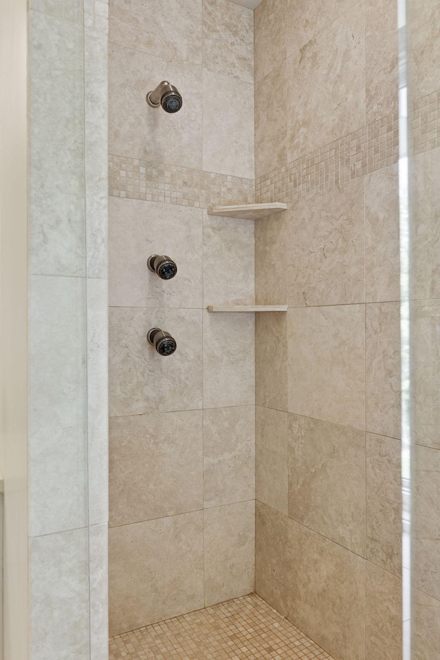 9726 Whistling Valley Rd, Lake Elmo, MN 55042 - bathroom featuring a tile shower
