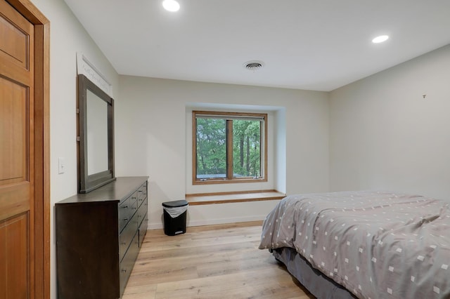 655 Trails End Rd, Minnetrista, MN 55364 - bedroom with light wood finished floors, recessed lighting, and baseboards