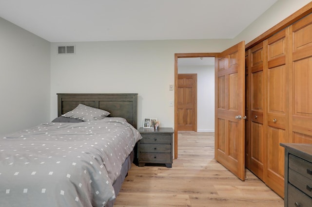 655 Trails End Rd, Minnetrista, MN 55364 - bedroom with light wood finished floors and a closet