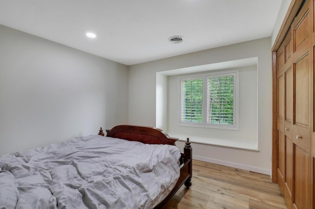 655 Trails End Rd, Minnetrista, MN 55364 - bedroom featuring light wood finished floors, recessed lighting, baseboards, and a closet