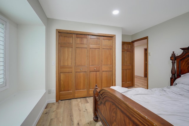 655 Trails End Rd, Minnetrista, MN 55364 - bedroom featuring light wood finished floors, a closet, recessed lighting, and baseboards