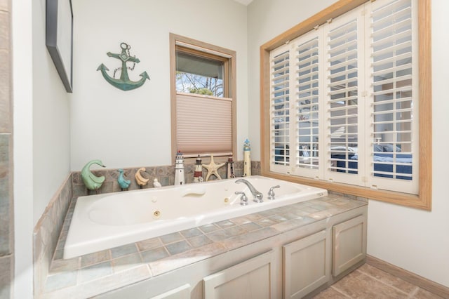 3008 Highland Blvd, Mound, MN 55364 - full bath with a whirlpool tub