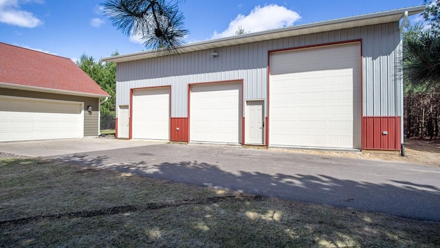 view of detached garage