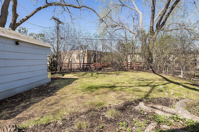 view of yard featuring fence