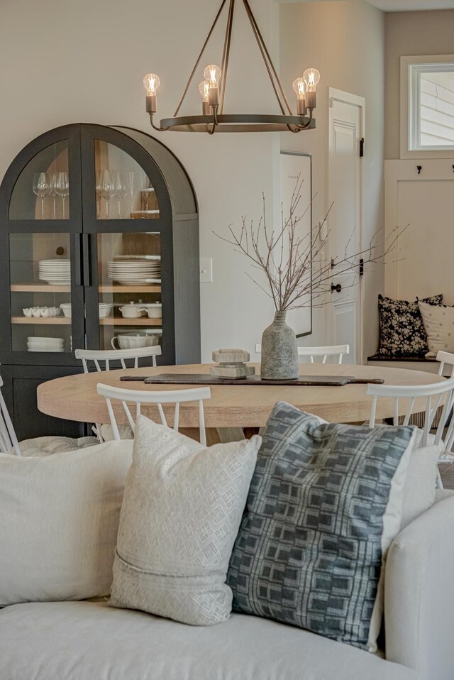 11422 34th St N, Lake Elmo, MN 55042 - dining room with a chandelier and arched walkways