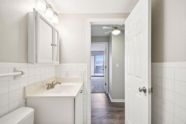 329 Geneva Ave N Unit 212, Oakdale, MN 55128 - bathroom with vanity, a ceiling fan, toilet, tile walls, and wood finished floors
