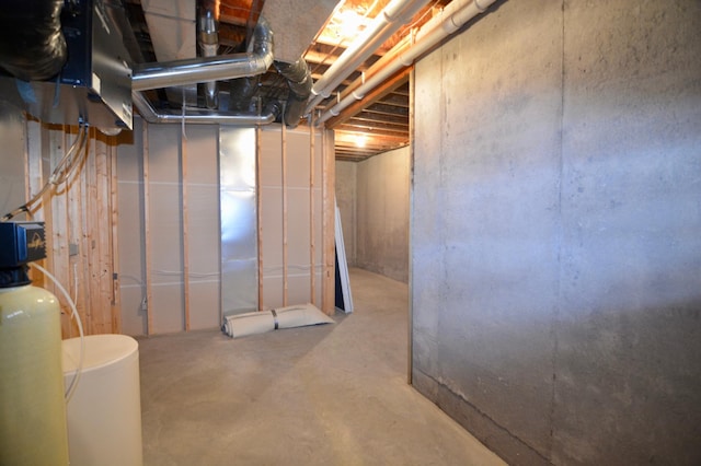13258 Derryglenn Ct, Rosemount, MN 55068 - unfinished below grade area with a water softener system