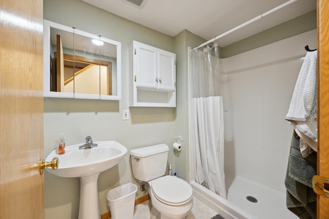 640 Falcon Ridge Rd, Woodbury, MN 55125 - bathroom with a stall shower and toilet