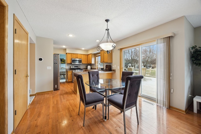 640 Falcon Ridge Rd, Woodbury, MN 55125 - dining area with a textured ceiling, baseboards, light wood-type flooring, and recessed lighting