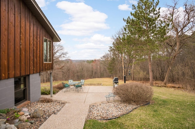 view of yard with a patio