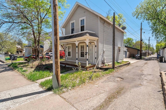 view of front of property featuring a porch