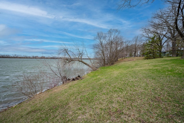 view of yard featuring a water view