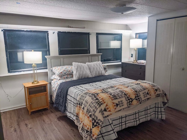 513 5th Ave, Ironton, MN 56455 - bedroom featuring wood finished floors, a closet, and baseboards
