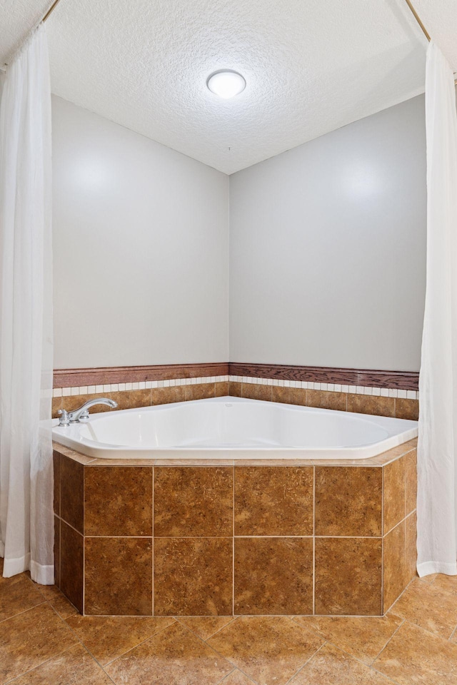 1584 Merrill St, Saint Paul, MN 55108 - full bathroom featuring a bath and a textured ceiling