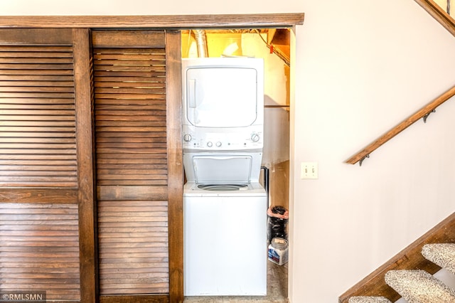 5401 70th Cir N, Brooklyn Center, MN 55429 - laundry room with stacked washer / dryer