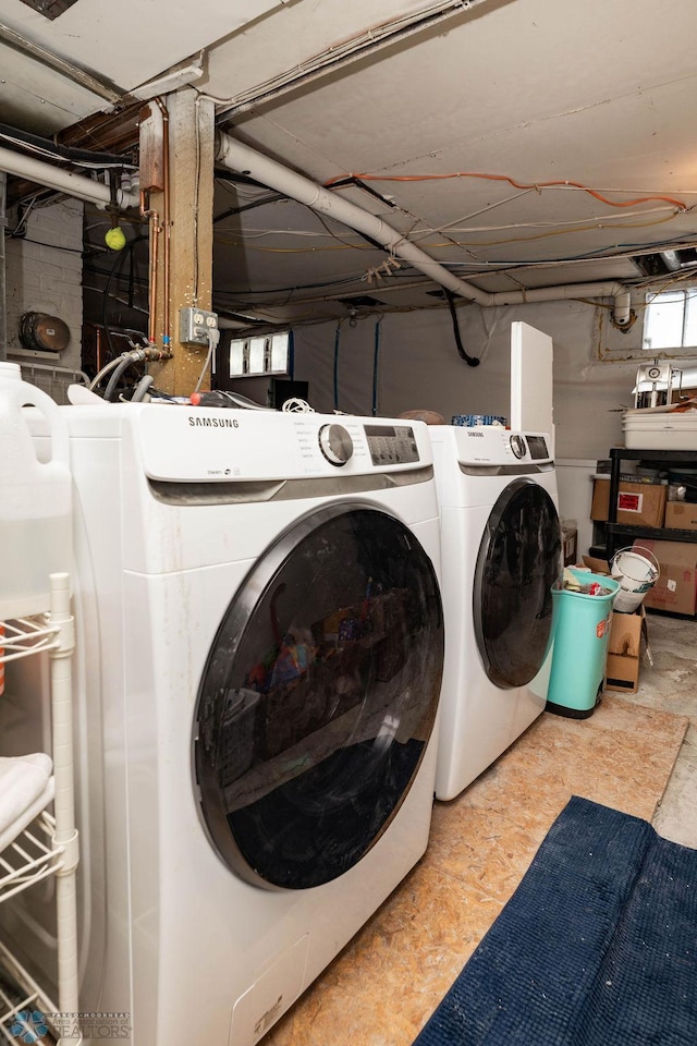 washroom with laundry area and washing machine and dryer