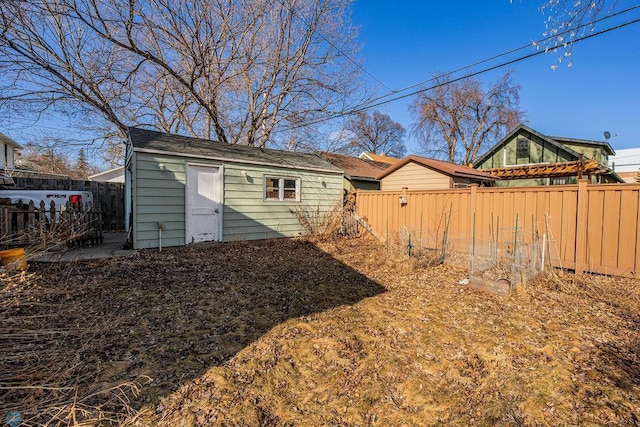 view of yard featuring a fenced backyard and an outdoor structure