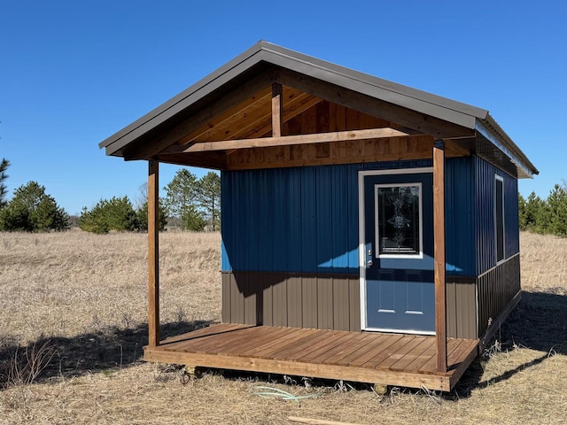 view of outbuilding featuring an outbuilding
