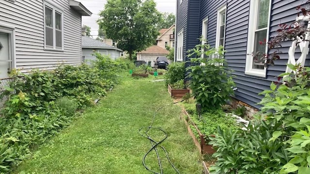 view of yard featuring a garden