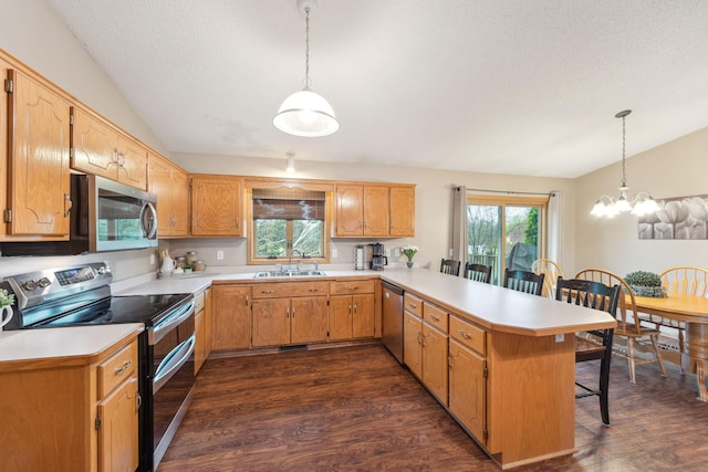 17471 165th St SE, Big Lake, MN 55309 - kitchen with stainless steel appliances, vaulted ceiling, a sink, a peninsula, and a kitchen bar