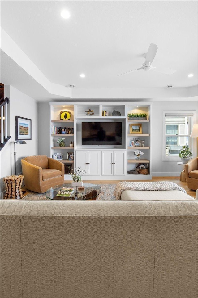 2041 Oak St, Lake City, MN 55041 - living area featuring recessed lighting and ceiling fan